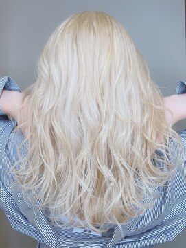 ユーフォリア エヌ 池袋サンシャイン通り店(Euphoria +n) ホワイトブロンド　ケアブリーチ　デザインカラー