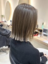 ヒビヲ(HIBIO)&nbsp;ハイトーンボブダブルカラーミルクティーベージュカラー横浜西口