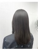 透明感オリーブベージュ赤み消しカラーナチュラルストレートヘア