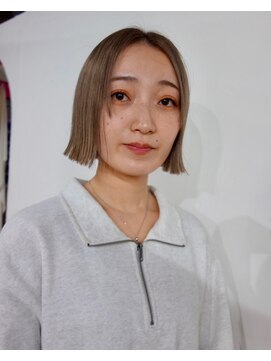 ワンインチ(1 inch) ハイトーンボブ/外ハネボブ/前髪なし/ブロンド