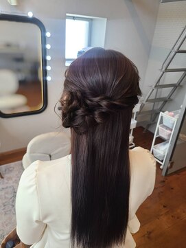 コマリ(comari) ストレートハーフアップ