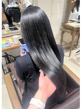 サロン ド ソーホー 蕨(Salon de SOHO) 赤みを消したグレー【佐藤ちほみ】