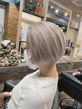 ラピス 横浜(Lapis) ミルクティーベージュシールエクステハイライトブリーチカラー