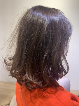 ユーネリー(U-NERY) ミディアムコテ巻きスタイル