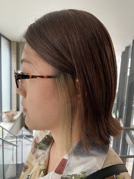 アシェット(assiette) 耳をかけると見えるインナーカラー【安田汐里】