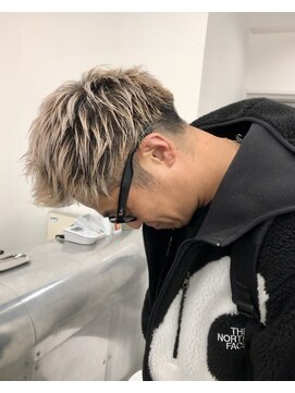 ケプカ(KEPKA) <理容室>風 メンズカットxツーブロックxブロンドベージュ