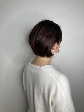 モルニ(MORNI) 髪質改善トリートメント_マロンベージュ Aラインボブ かきあげ