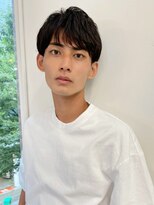 スーツ短髪ツーブロック束感モテる黒髪シークレットパーマ流行
