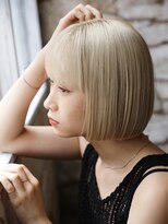 カライング(ing) 大人可愛い20代30代40代ハイトーン前下がり小顔ミニボブ