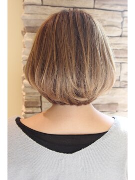 レウナ 外苑前(Reuna) 【30代40代50代】カットで決まる大人可愛いボブスタイル