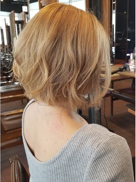 大人可愛いカールボブ フレンチガーリー ブロンドヘア金髪ボブ