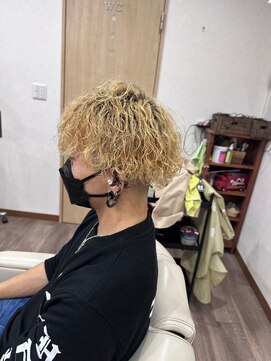 コジック ヘアアンドアイ(Cogic hair & eye) ブリーチ×ハイライト20代30代ツイストパーマツーブロック