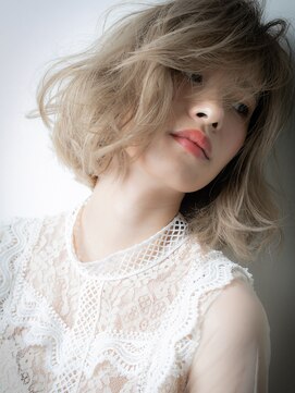 カバーヘア ブリス 志木南口駅前店(COVER HAIR bliss) 外国人風ホワイトグレージュＡラインボブ201z志木10代20代30代