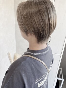 イルウィ(irwi) 【ブリーチ】シルキーベージュカラー　こなれ感ショートヘア