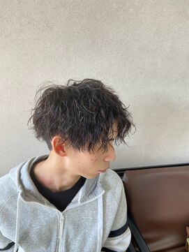 髪屋 無造作センターパート・ツイストパーマ