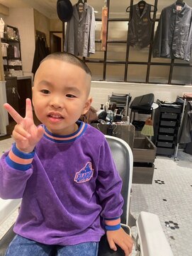 ルドローブラントオオサカ(LUDLOW BLUNT Osaka) 【LUDLOW　BLUNT】キッズカット　幼児　小学生　バズカット坊主