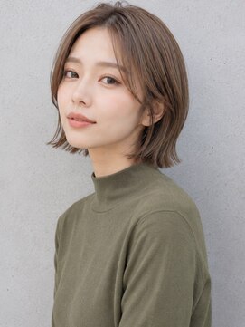 ガーディナ(Gardina) アッシュベージュ 顔周りレイヤー 20代 ショートボブ