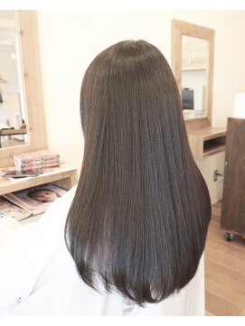 2階の美容室 サラツヤ ロングヘア