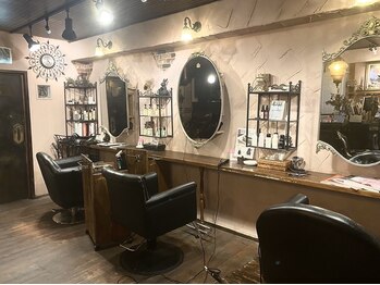 ヘアーデザイン ポポラリタ(Hair Design Popolarita)の写真/【仙台駅東口すぐ】ベテランStylistのみ★3席の"ほっ"と落ち着くプライベート空間でヘアも心も大満足♪