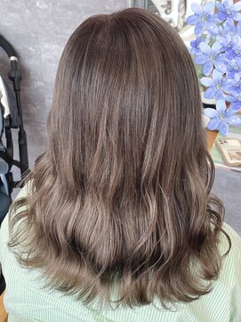 クロリ(Coloris) 透明感抜群グレージュ！