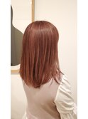 しっとりピンクとヌーディーハイライトで大人の艶髪へ