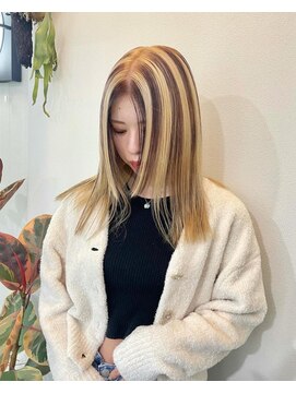 ジーナ オモテサンドウ(XENA) ブロンド×ローライトカラー