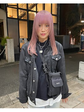 ルーム(Loom.) ダブルカラーピンクベージュウルフロングハイライトブリーチ