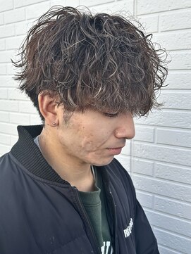 ヒュイル バイ ニアウ(Hwyl by Niau) メンズマッシュパーマ波巻きスパイラルパーマニュアンスパーマ