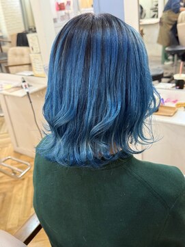 トッカ ヘアアンドトリートメント 難波店 高発色なスカイブルーグラデーション