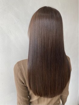 VIOLLA COLOR 白髪ぼかし専門店【ヴィオラカラー】の写真/持続力に感動。厳選トリートメントで艶感・手触り・まとまりを整え、思わず触れたくなる上質美髪へ♪