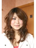 ランダムに毛先を遊ばせたカジュアルウェーブ