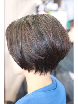 オーバーキャプテンネイキッド(OVER CAPTAIN NAKED) カットのみでつくるボリューミー骨格補正カット