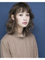 シャンプー 本店(SHAMPOO)&nbsp;軽やかさ満点のレイヤードミディ