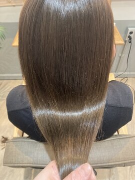 ジーナ セントラル銀座(Zina) 小顔オリーブカラーボブルフハイライトカラークールショート