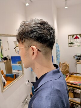 レインボー(Rainbow) クセを生かしたフェードよりの刈り上げ☆