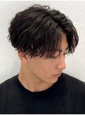 センターパートメンズパーマ黒髪ショートツーブロックビジネス
