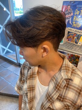 グッドプレイスアンドシング(Good Place&thing) メンズカットセンターパートマッシュ毛流れヘアフェード