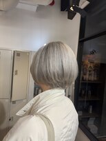 エイト 池袋店(EIGHT ikebukuro)&nbsp;ホワイトシルバー／ケアブリーチ／ハイトーン