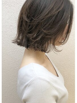 エイチ 天神橋(H) 20代30代40代レイヤーカットウルフオージュアタッセルボブ
