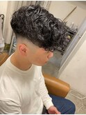 スペインカール　パートスタイル　スキンフェード　メンズパーマ