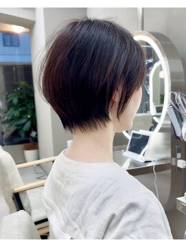 アイドットプラスサッポロ 札幌(i.+SAPPORO) 小顔に見えるショート前髪イメチェンネビージュ黒髪白髪ぼかし