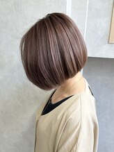 クララ(CLALA Ohashi) ハイライトで白髪をカバーしながら立体感をだす【古賀義大】