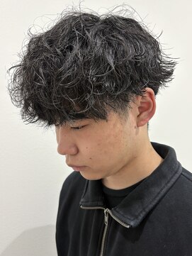 ヒュイル バイ ニアウ(Hwyl by Niau) メンズマッシュシャドウパーマスパイラルパーマニュアンスパーマ