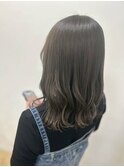 アッシュグレージュカラー/大人可愛いミディアム