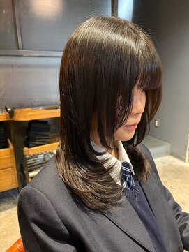 インス(ensue) 10代20代30代小顔◎似合わせカット×フェイスレイヤー