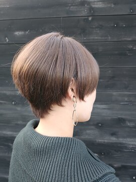 ヘアサロンアンドカフェ エイチプラス(H plus) マッシュショート ブルージュ 20代 30代 40代