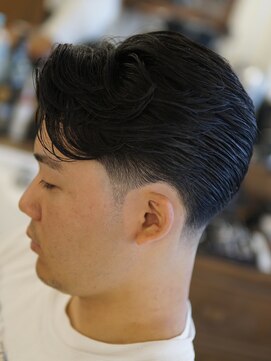 ザチョップショップ キチジョウジ(THE CHOP SHOP KICHIJOJI) テーパーフェードカットセンターパートシェービング吉祥寺理容室