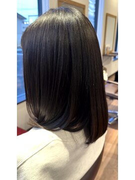 エスト(est.) estraight×ミネコラトリートメント　20代30代40代50代