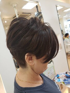 ヘアー＆フェイス ヤマ　ｈａｉｒ＆ｆａｃｅ　Ｙａｍａ ショートレイヤー