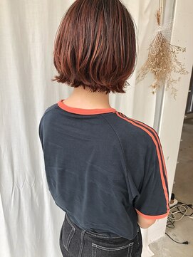 ツイギー 伊賀上ビル店(TWiGGY) ハイライトでしっかりめの暖色カラー、ミニレイヤーボブ。